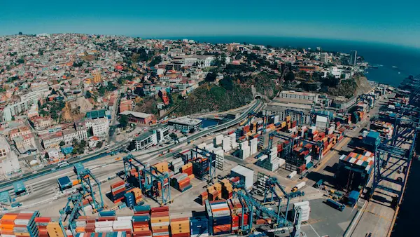 Cómo afecta la congestión portuaria a las operaciones logísticas