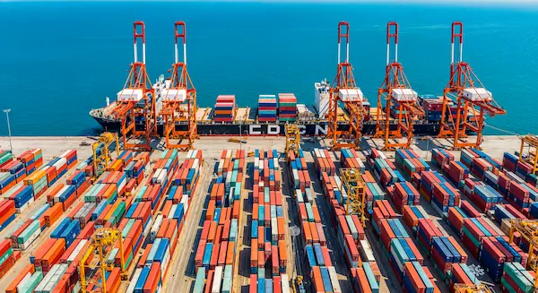 Importancia de la tracción portuaria en el transporte de contenedores terrestre